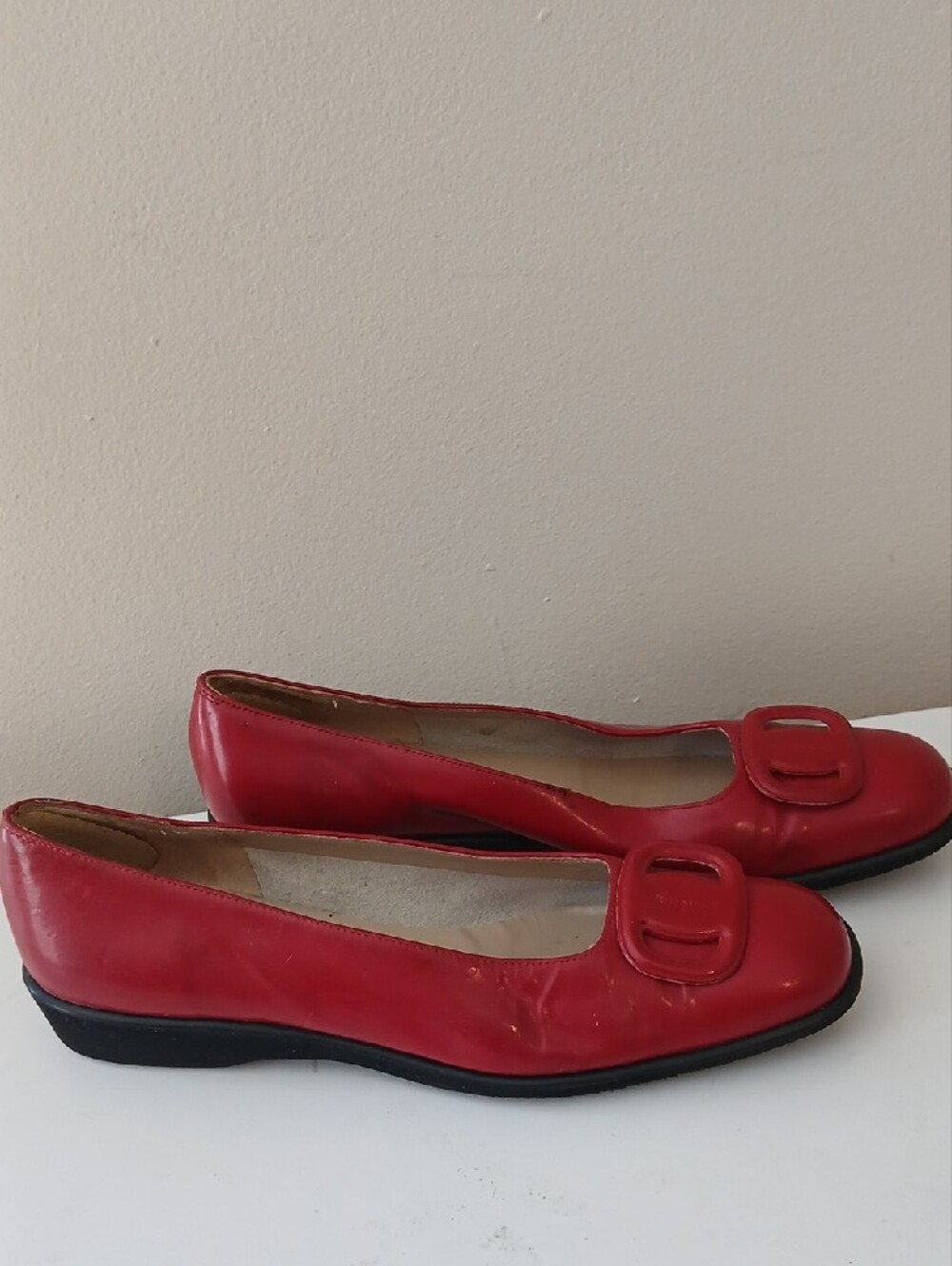 Salvatore Ferragamo Red Leather Flats with Signature Buckle - Picture 2 of 7